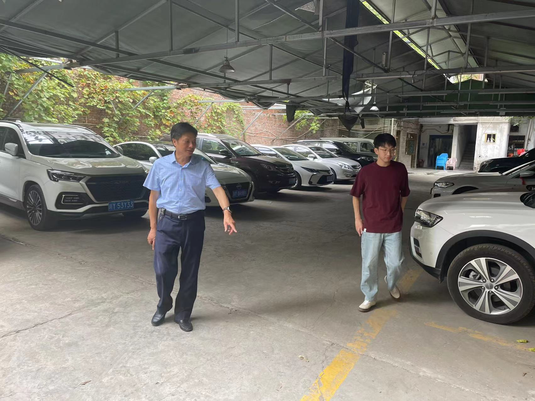 集團(tuán)黨委書記、董事長許大政深入 “包?！鄙鐓^(qū)開展創(chuàng)文督導(dǎo)工作