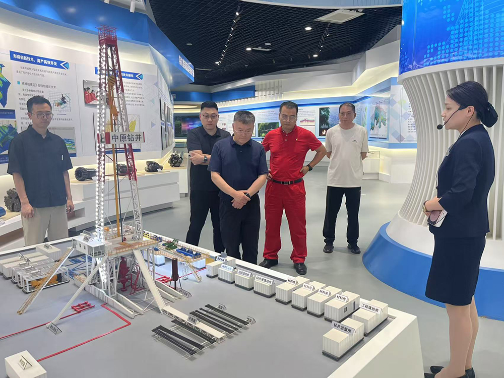 集團(tuán)黨委副書記、總經(jīng)理沈鵬帶隊(duì)到普光氣田考察交流